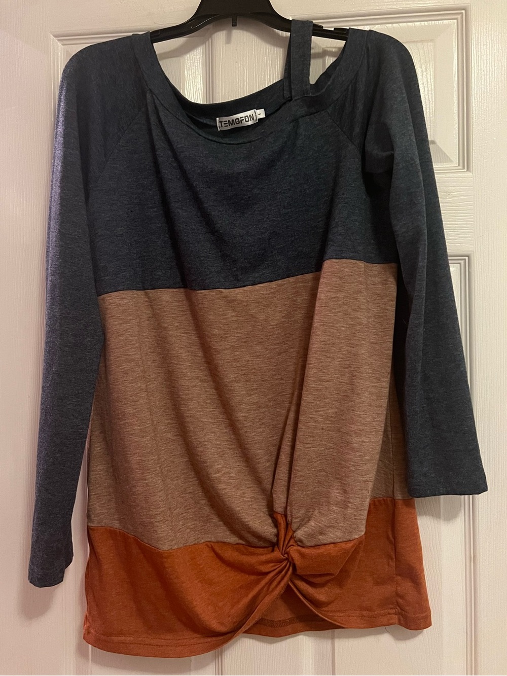 Excellent condition! Cold-Shoulder Colorblock Long Sleeve Top. Size Large. - Picture 2 of 15